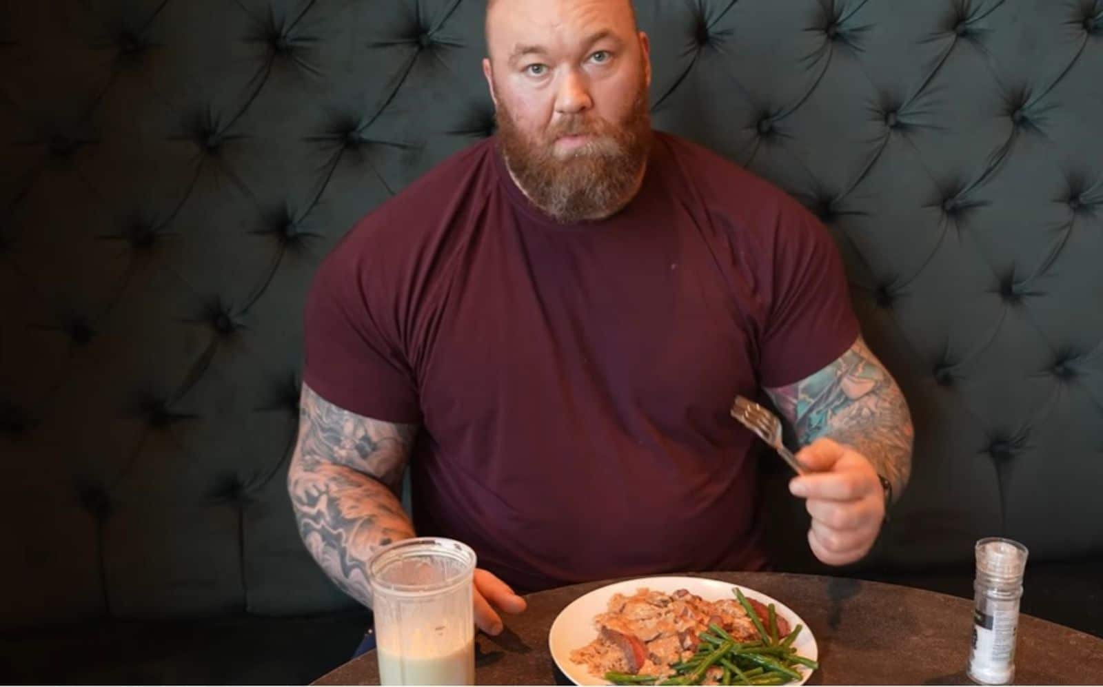 Hafthor Bjornsson montre sa journée complète d'alimentation de plus de 8 000 calories en préparation pour l'Arnold Strongman Classic 2024 – Fitness Volt
