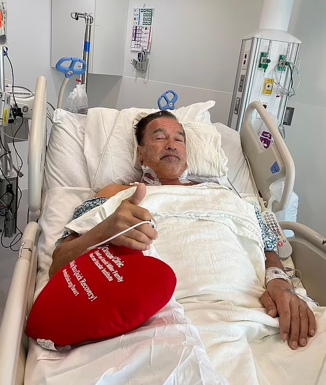 Arnold Schwarzenegger lutte contre des problèmes cardiaques : 3 opérations chirurgicales et cette puissante photo d'hôpital de 2020