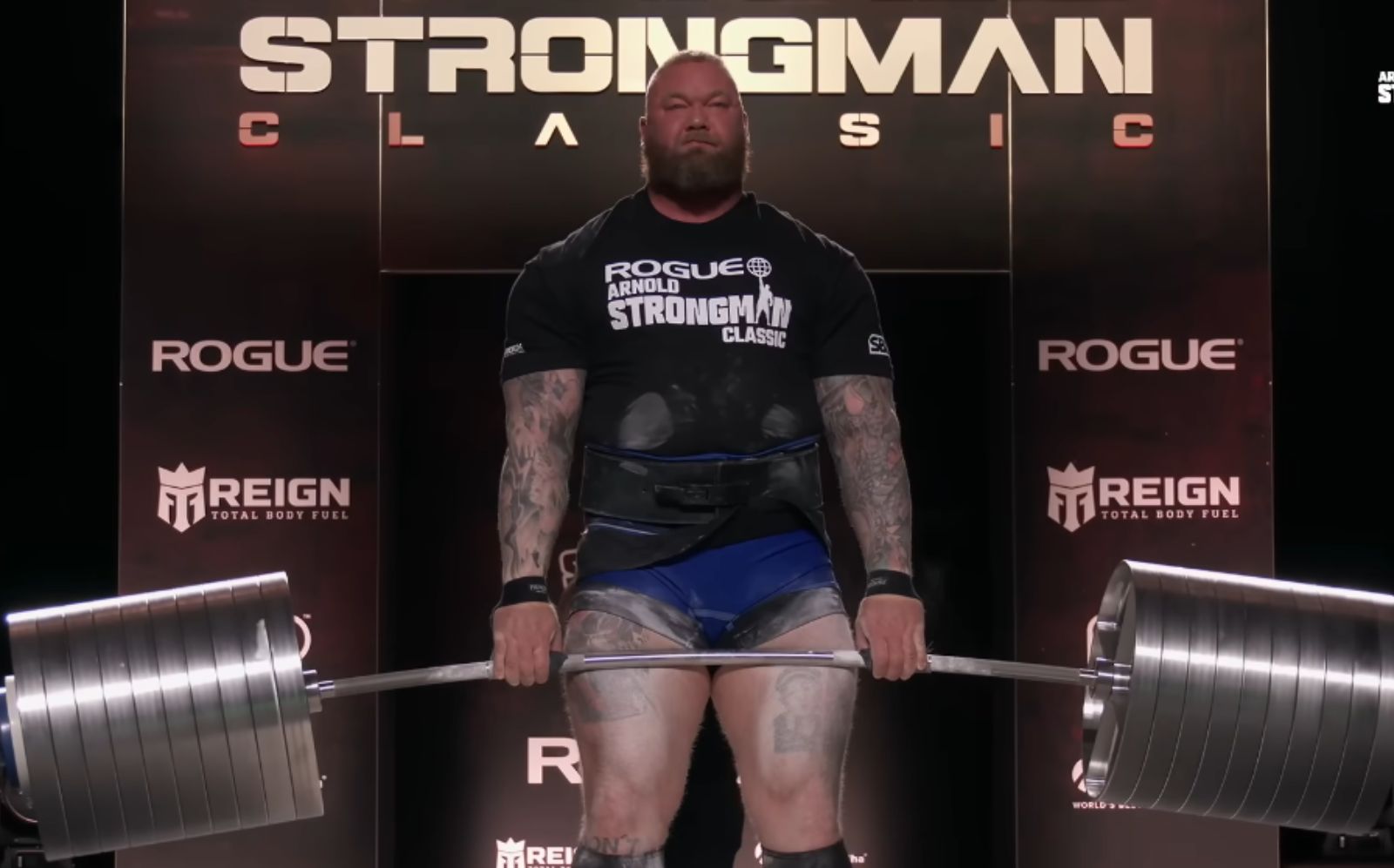 Hafthor Bjornsson accepte le défi de 101 000 $ pour soulever un soulevé de terre brut Elephant Bar de 501 kg (1 104,5 lb) à l'Arnold Strongman Classic 2025 – Fitness Volt