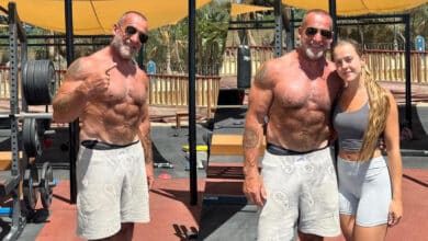 Dorian Yates, 62 ans, montre son physique musclé lors d'un entraînement à la plage de Marbella en Espagne – Fitness Volt