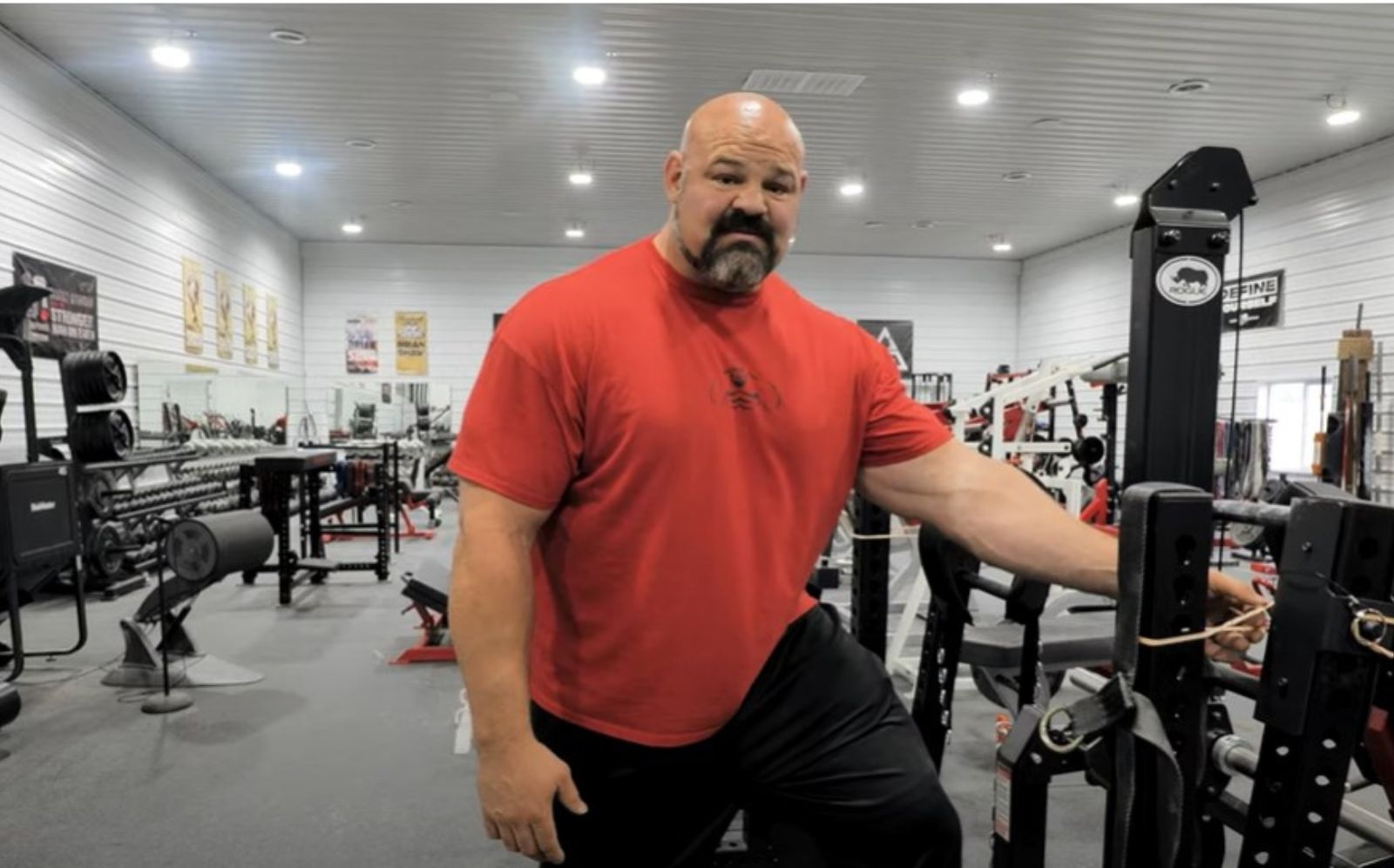 Brian Shaw dévoile une salle de sport à domicile incroyable et un nouvel équipement de bras de fer – Fitness Volt